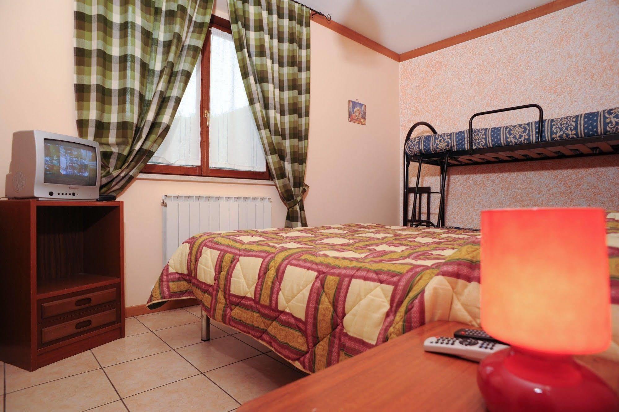 Agriturismo La Mora Ассізі Екстер'єр фото